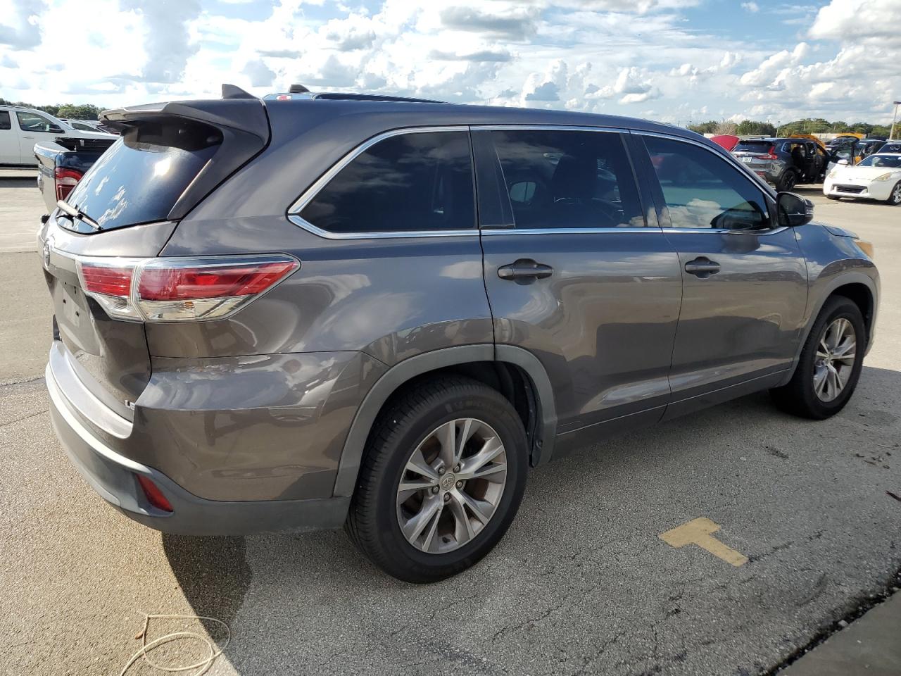 Lot #3030642114 2015 TOYOTA HIGHLANDER