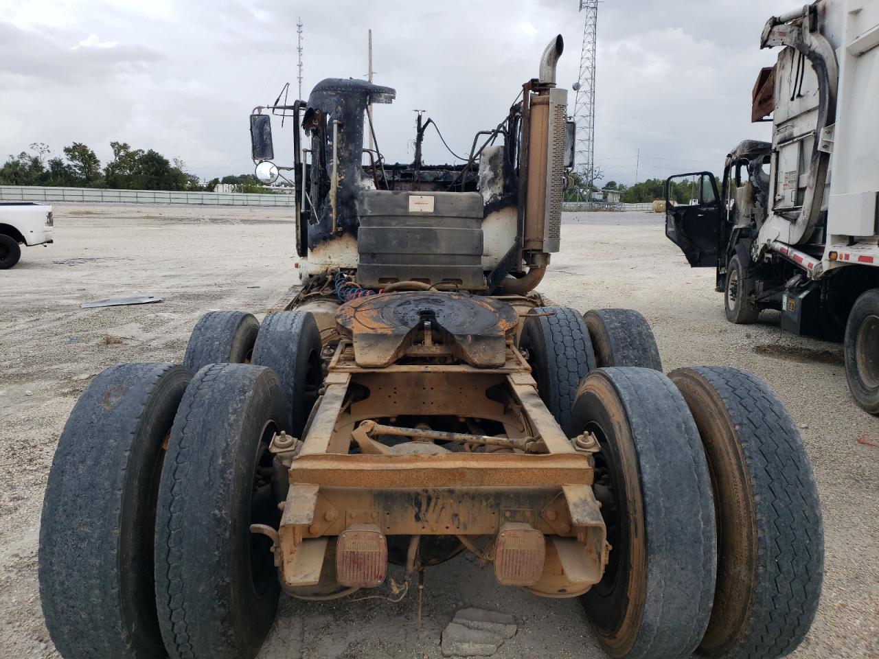 Lot #2972156147 1994 FREIGHTLINER CONVENTION