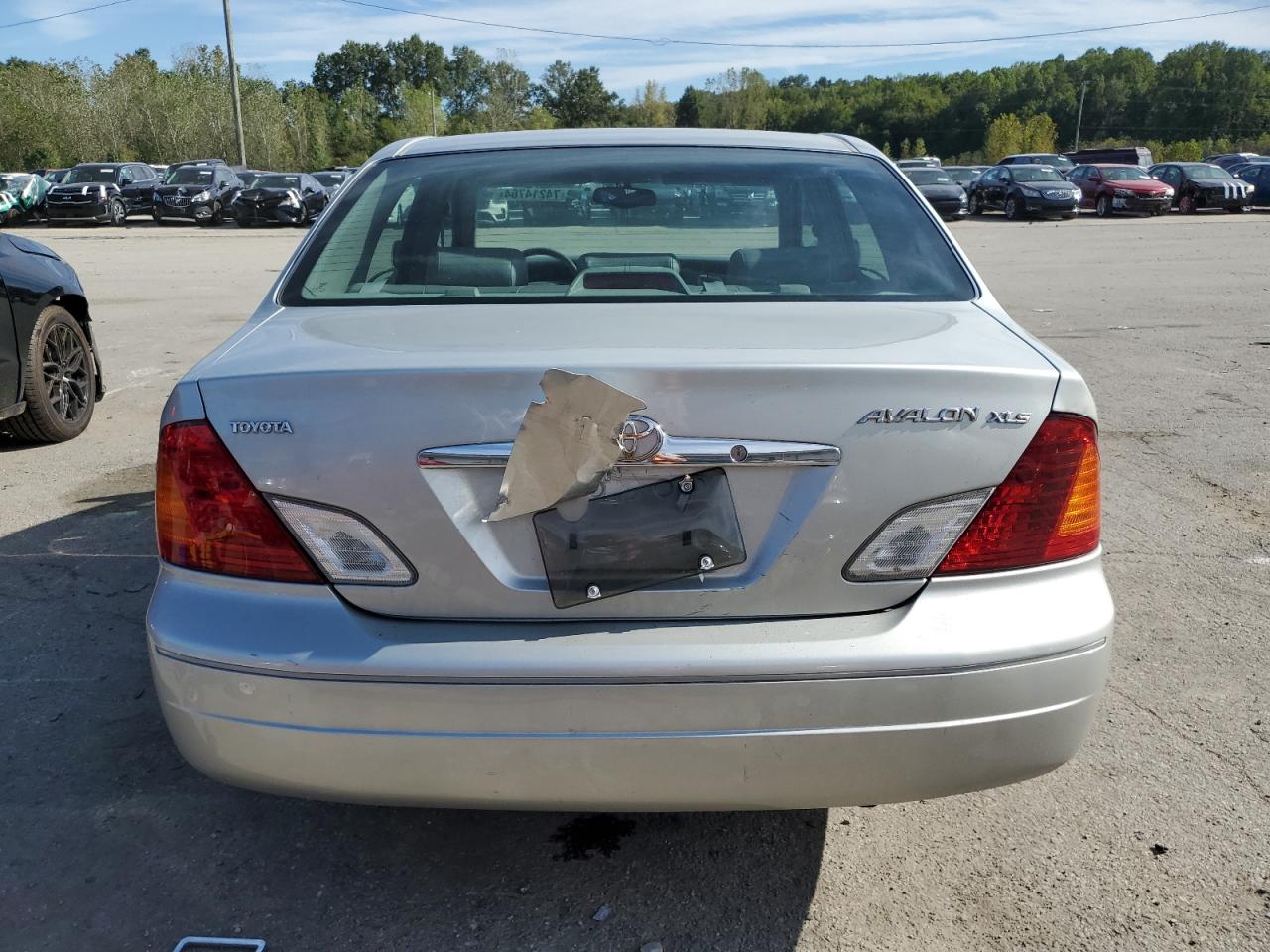 Lot #2921779529 2002 TOYOTA AVALON XL