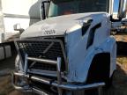 Lot #2957702107 2015 VOLVO VN VNL