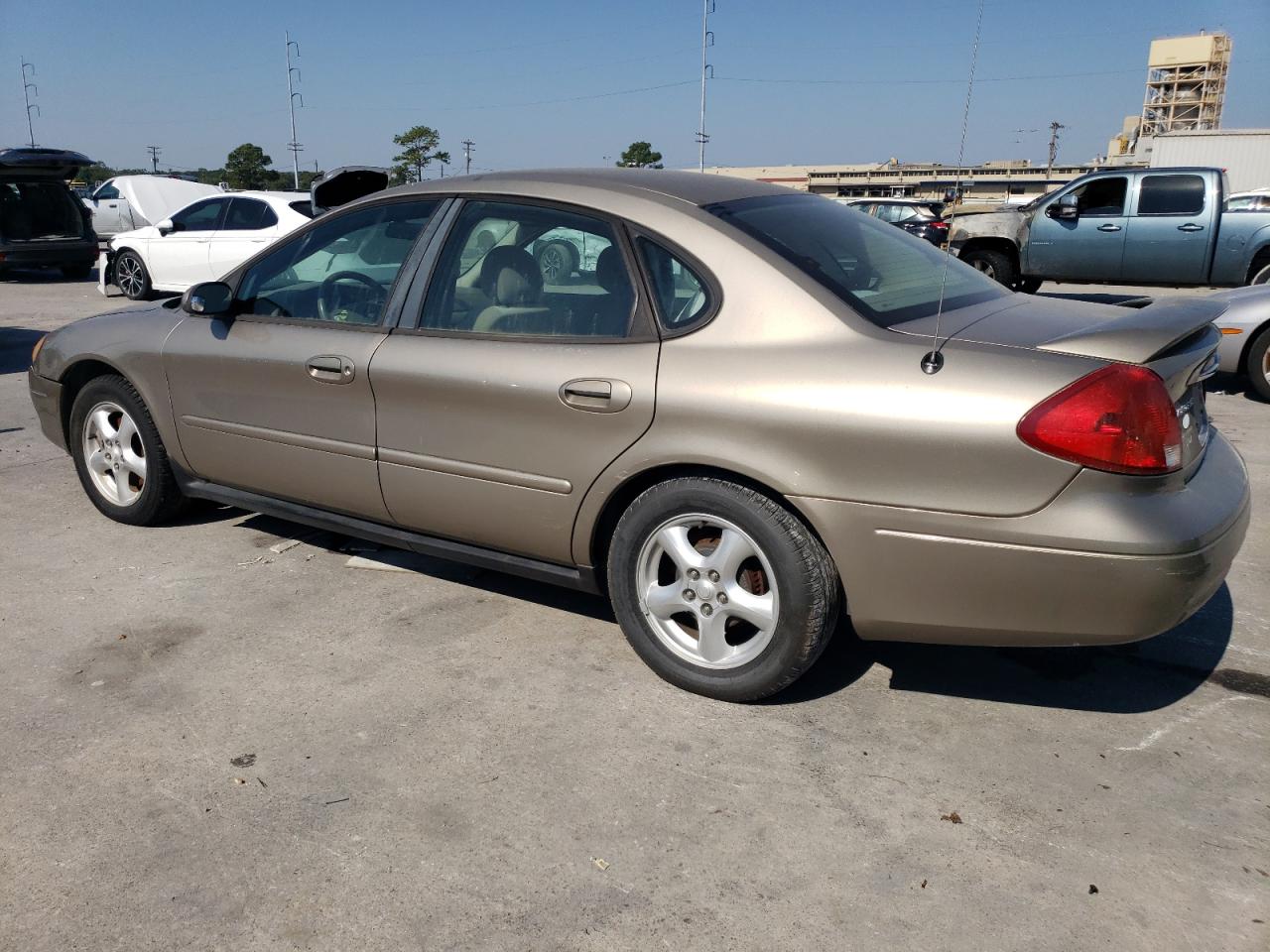 Lot #2996196423 2003 FORD TAURUS SE