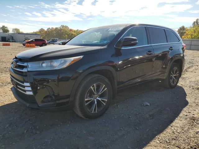 VIN 5TDBZRFH4HS377519 2017 Toyota Highlander, LE no.1