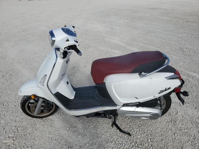 KYMCO USA INC LIKE 150 2018 white  gas LC2DBJ141JC100835 photo #4