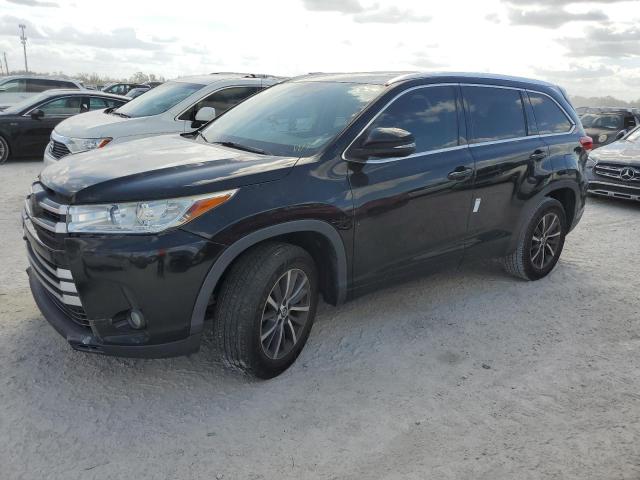 VIN 5TDKZRFH4JS263056 2018 Toyota Highlander, SE no.1