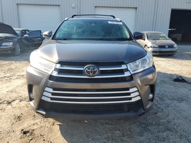 VIN 5TDJZRFH2JS873887 2018 Toyota Highlander, SE no.5