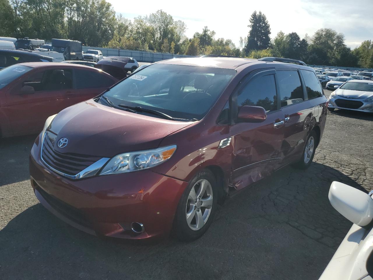 Toyota Sienna 2016 E grade