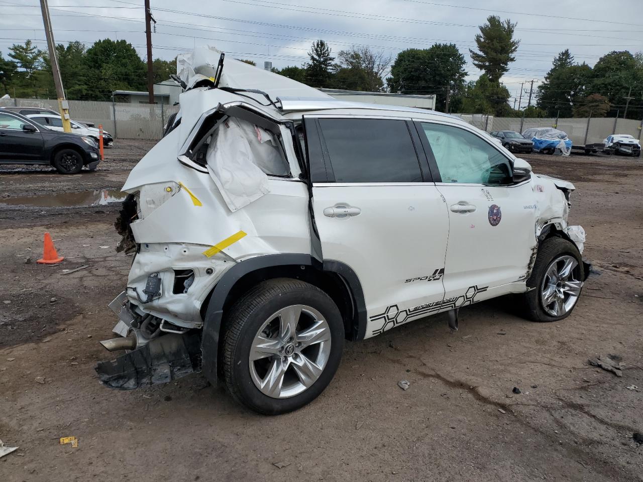 Lot #3026063952 2019 TOYOTA HIGHLANDER