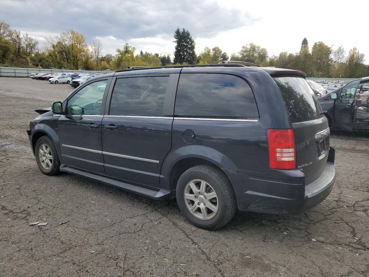 Lot #3004300719 2010 CHRYSLER TOWN & COU