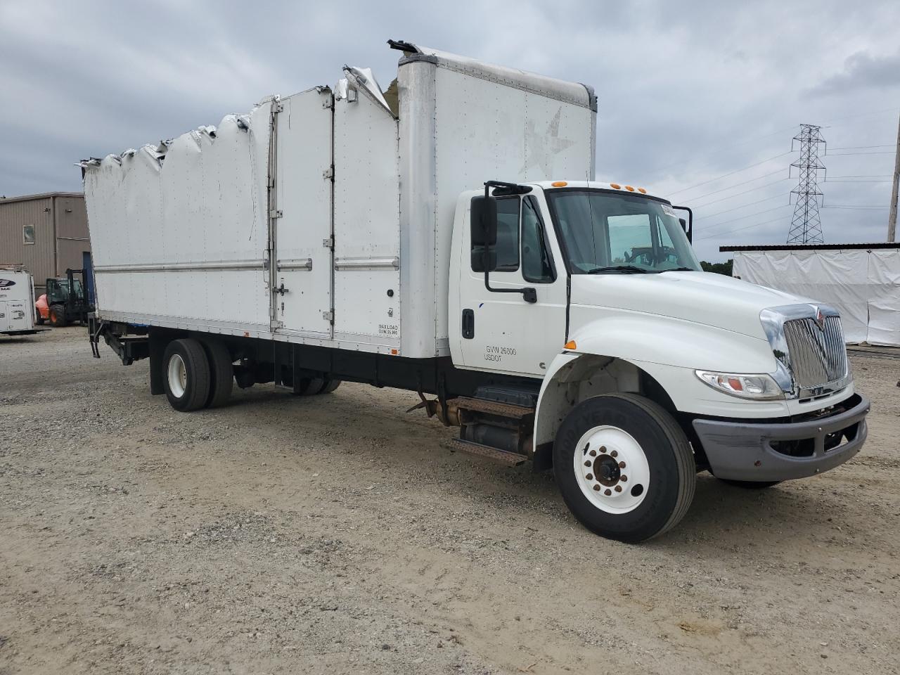 International MA025 2019 DuraStar 4300