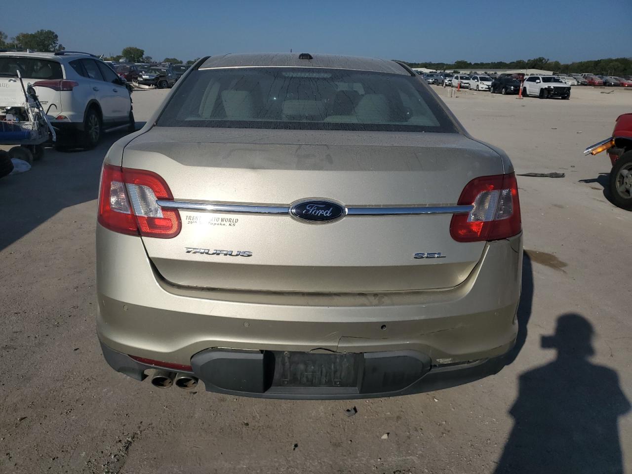 Lot #2910032825 2010 FORD TAURUS SEL