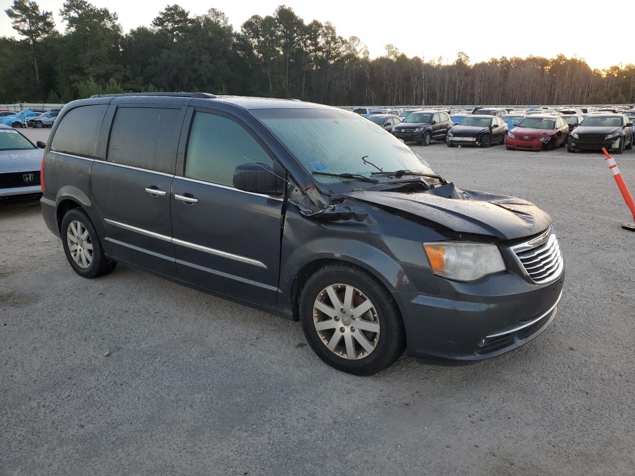 Lot #2991521880 2014 CHRYSLER TOWN & COU