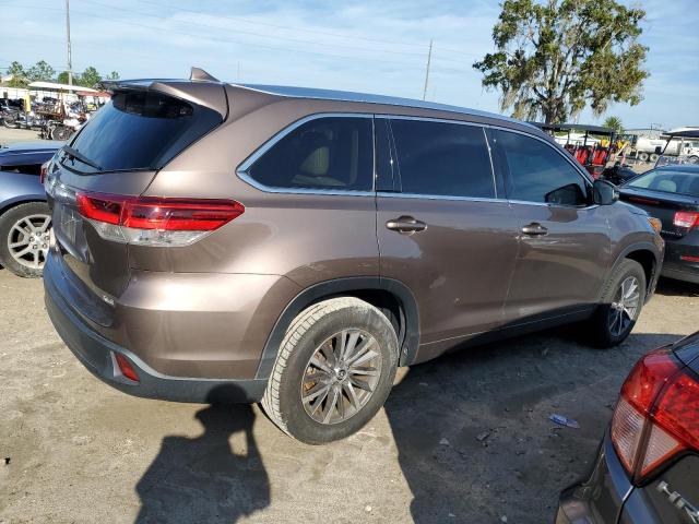 VIN 5TDKZRFH5HS234305 2017 Toyota Highlander, SE no.3