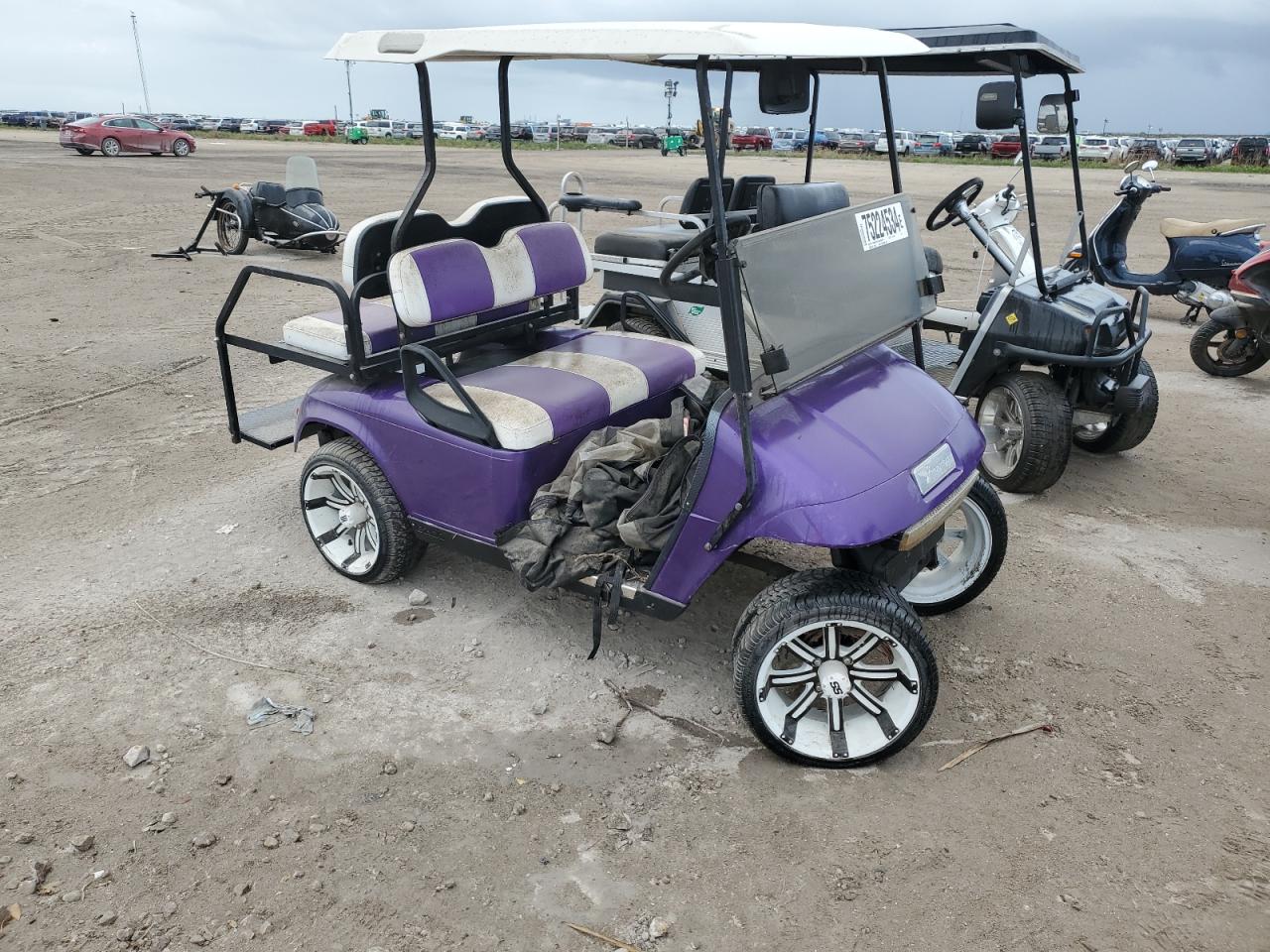 Lot #3029726661 2013 EZGO GOLFCART