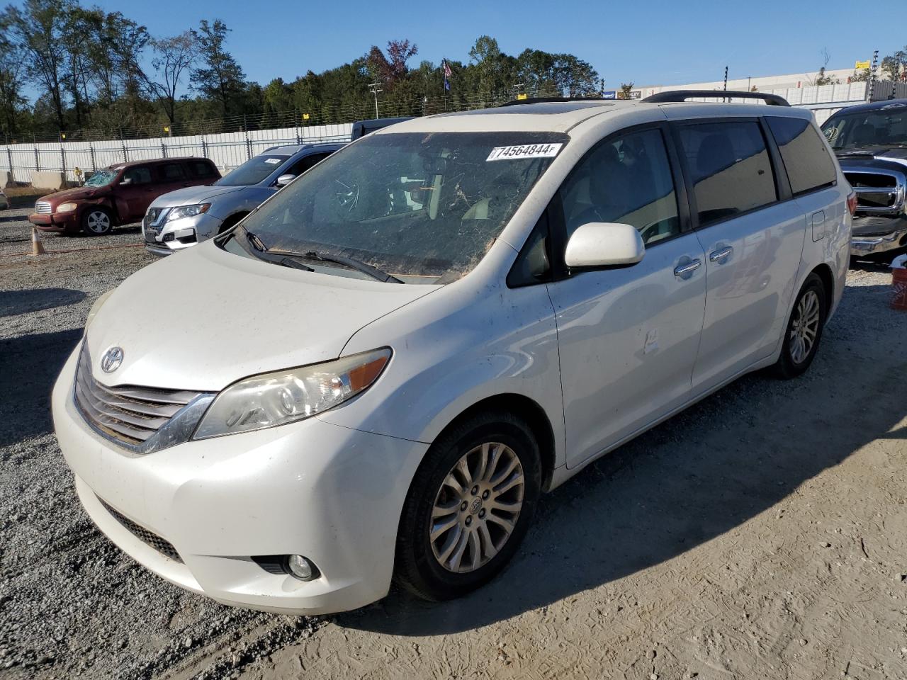 Lot #2938164920 2015 TOYOTA SIENNA XLE