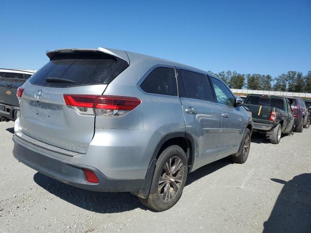 VIN 5TDBZRFH6JS913330 2018 Toyota Highlander, LE no.3