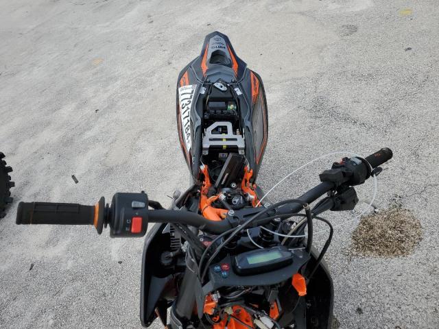 2022 KTM 690 SMC R VBKLSV40XNM736084