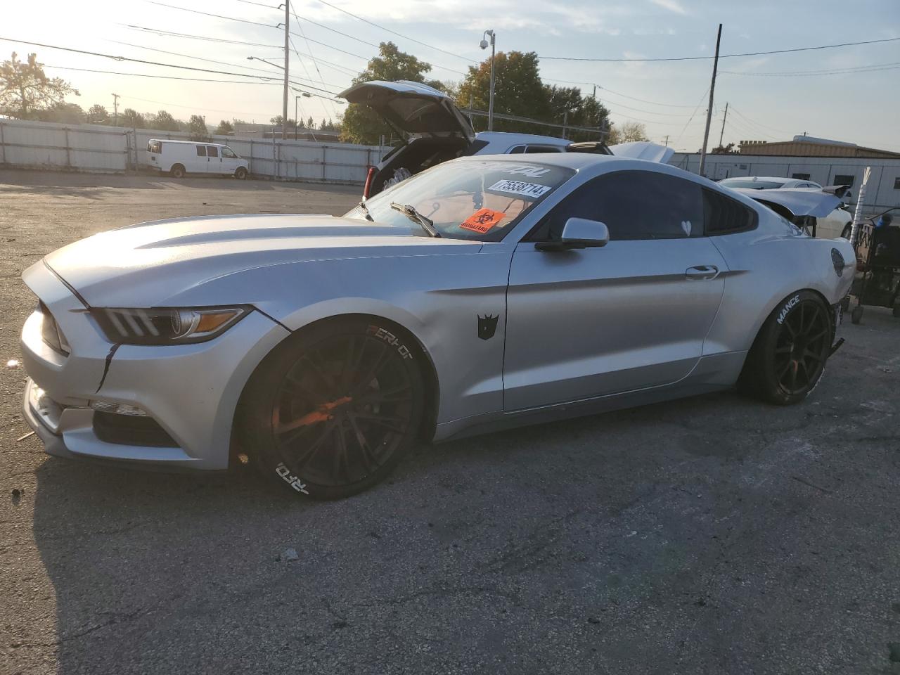  Salvage Ford Mustang