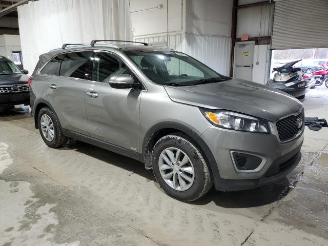 VIN 5XYPGDA35JG395377 2018 KIA Sorento, LX no.4