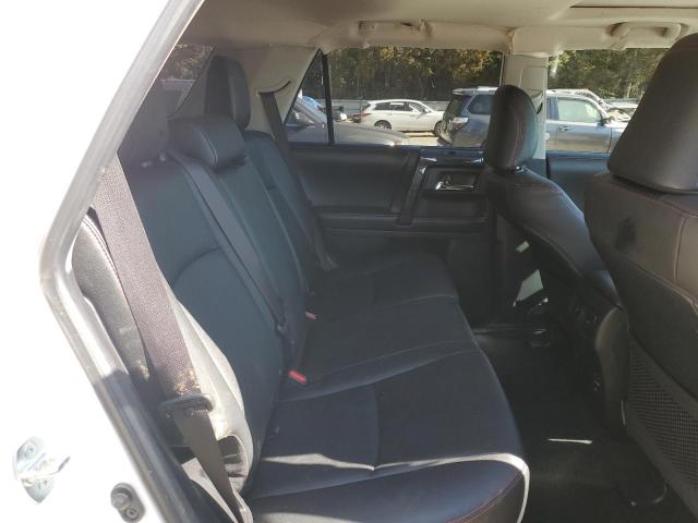 2019 TOYOTA 4RUNNER SR - JTEBU5JR7K5682951