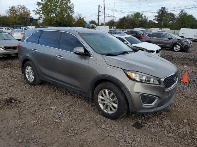 VIN 5XYPG4A32GG146754 2016 KIA Sorento, LX no.4