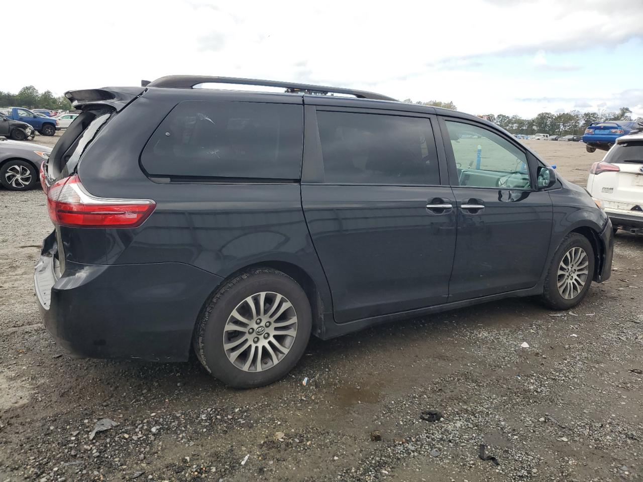 Lot #2986624254 2020 TOYOTA SIENNA XLE