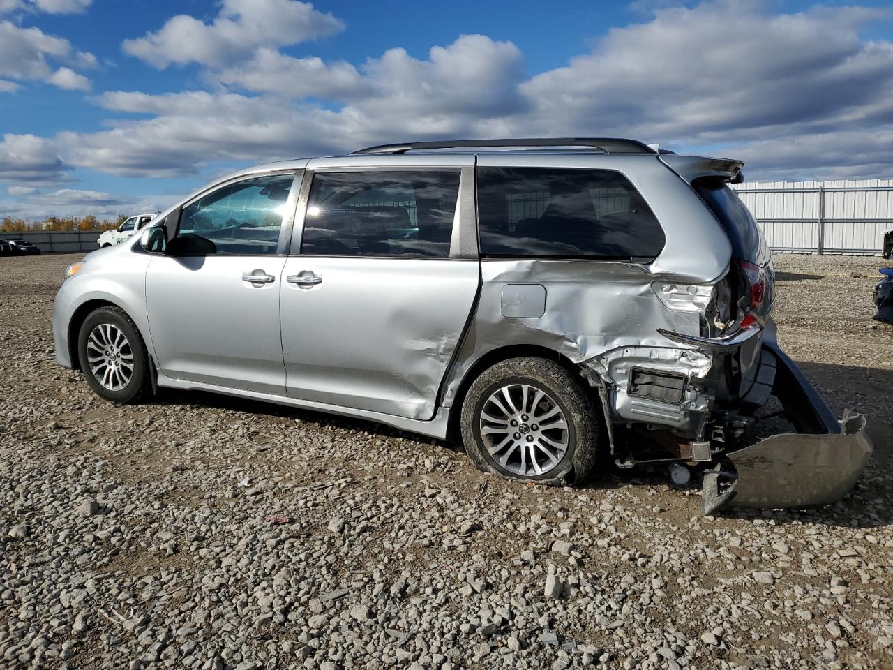 Lot #2921623674 2019 TOYOTA SIENNA XLE