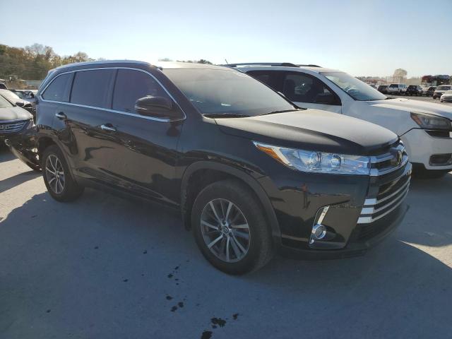 VIN 5TDJZRFH8KS924682 2019 Toyota Highlander, SE no.4