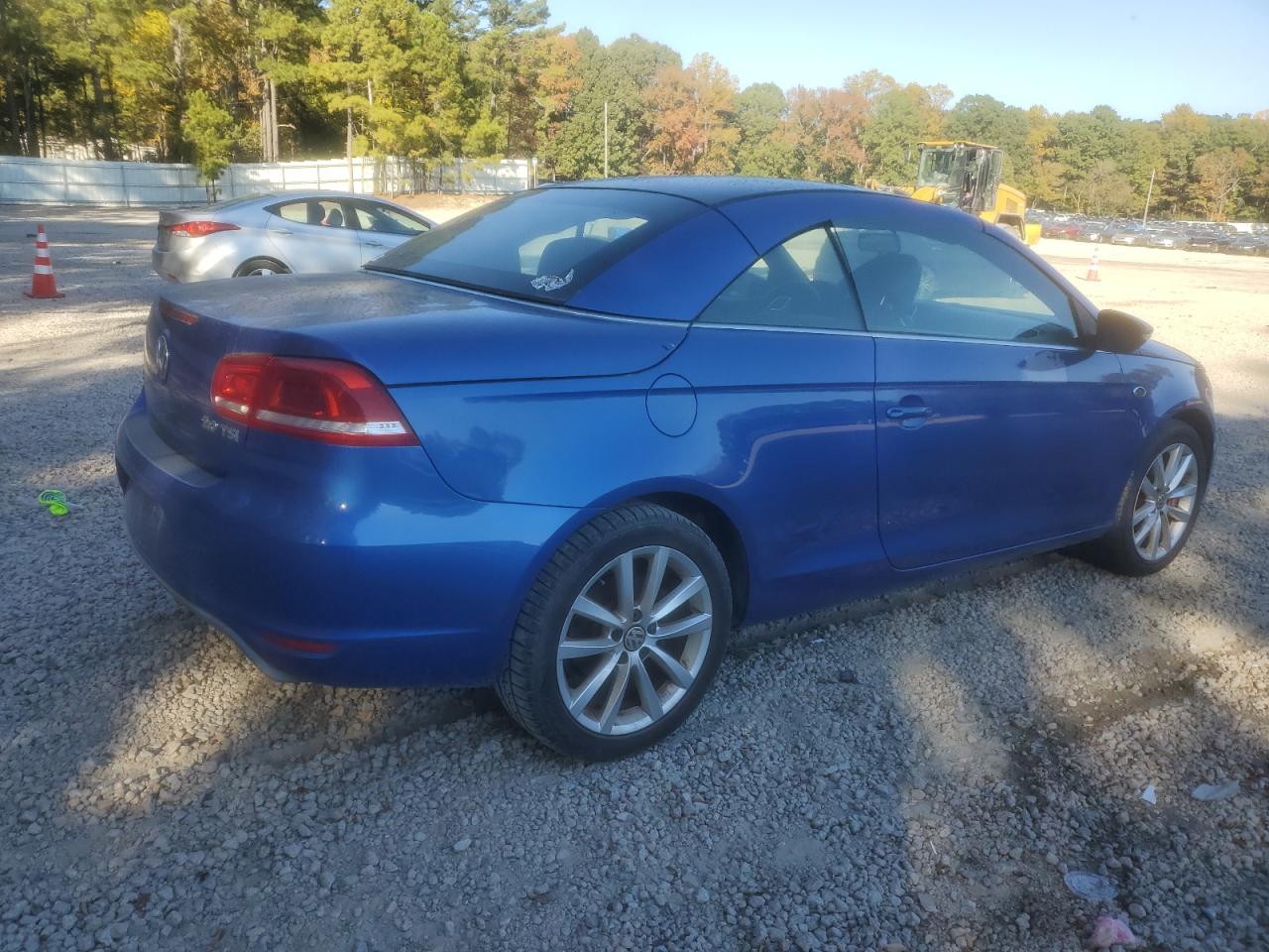 Lot #3044754985 2012 VOLKSWAGEN EOS KOMFOR