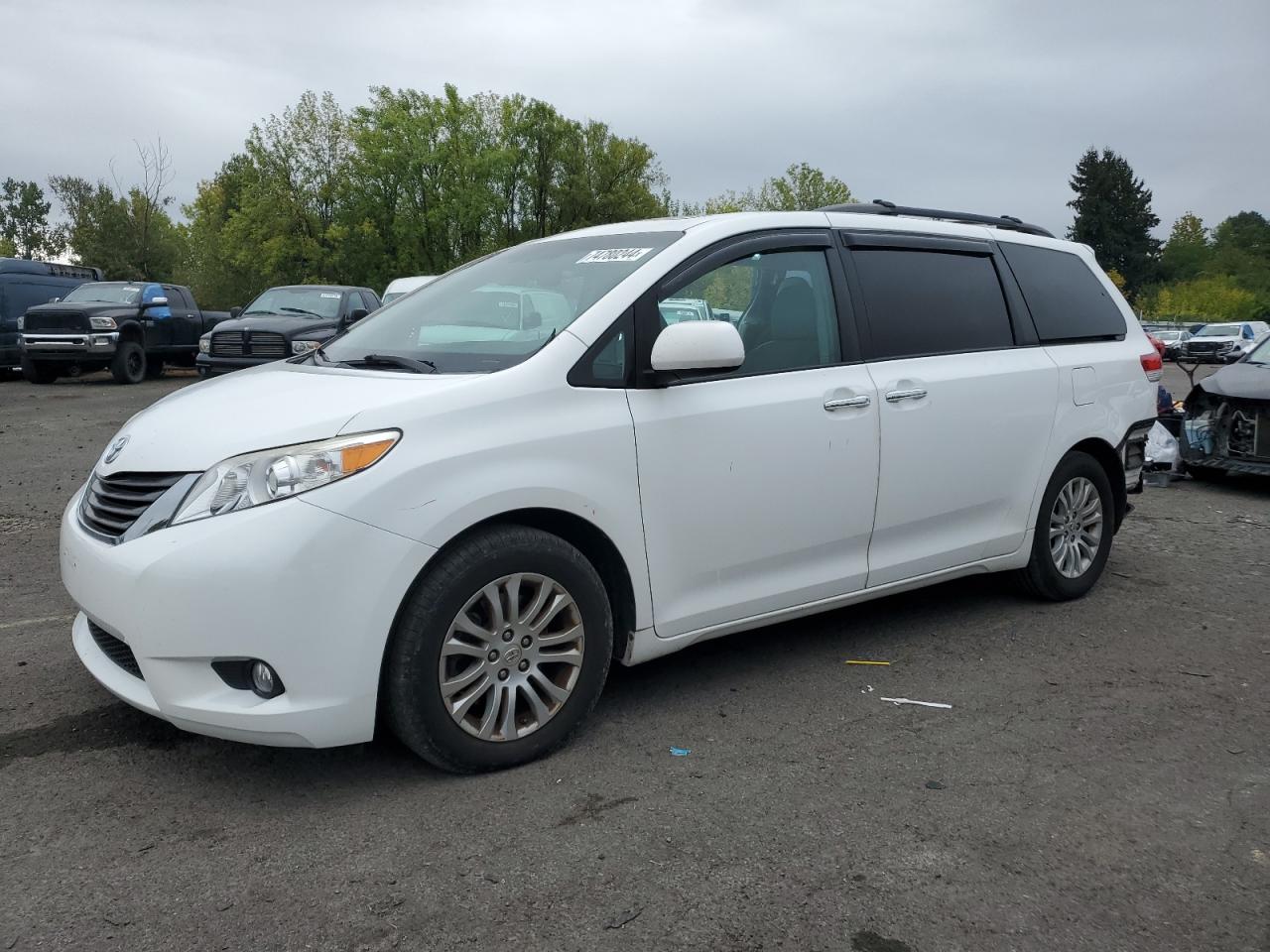 Toyota Sienna 2011 Q grade