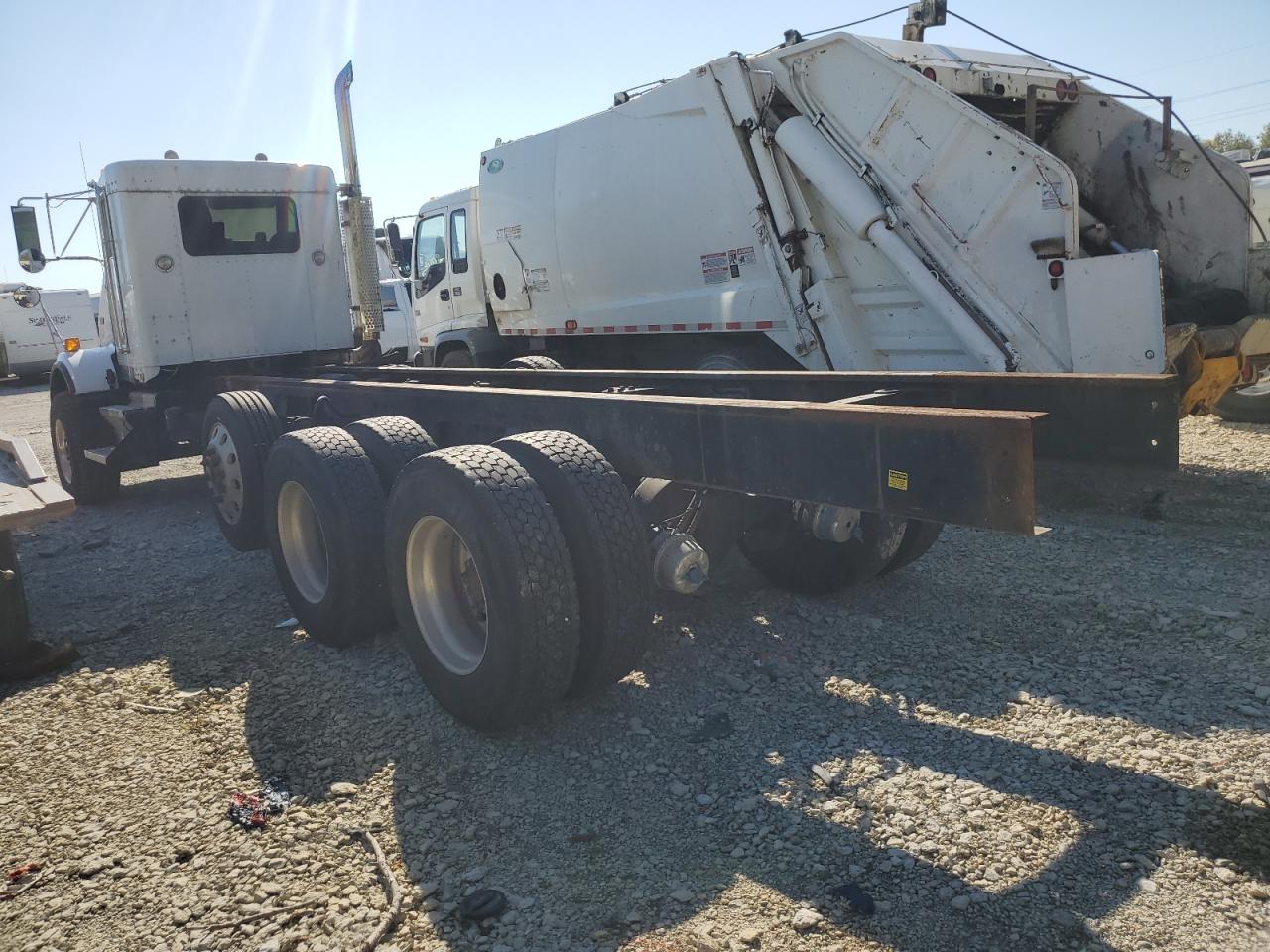 Lot #2974499463 2005 KENWORTH CONSTRUCTI