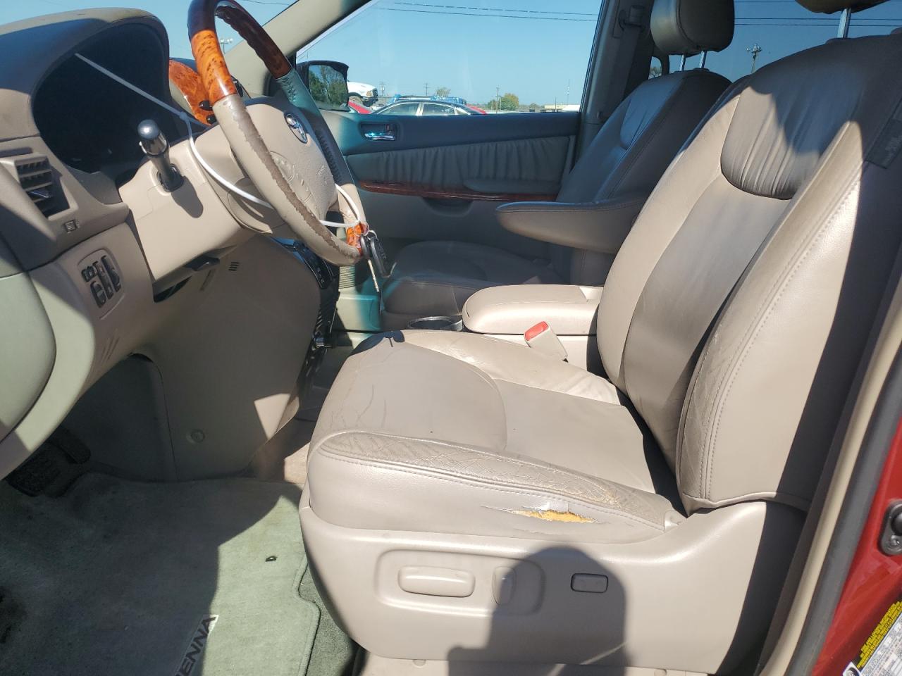 Lot #2907414017 2006 TOYOTA SIENNA XLE