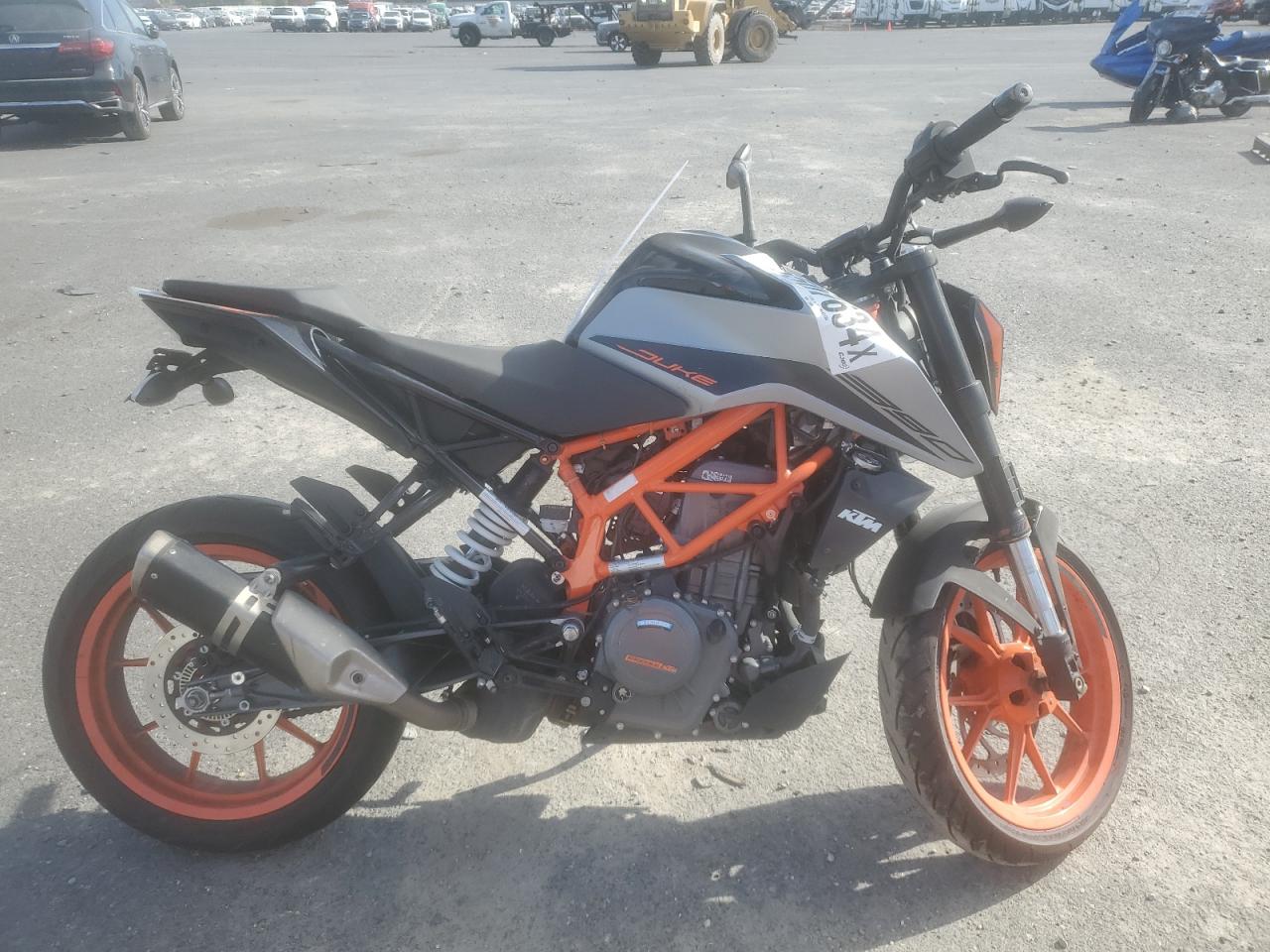 Lot #2952822104 2021 KTM 390 DUKE