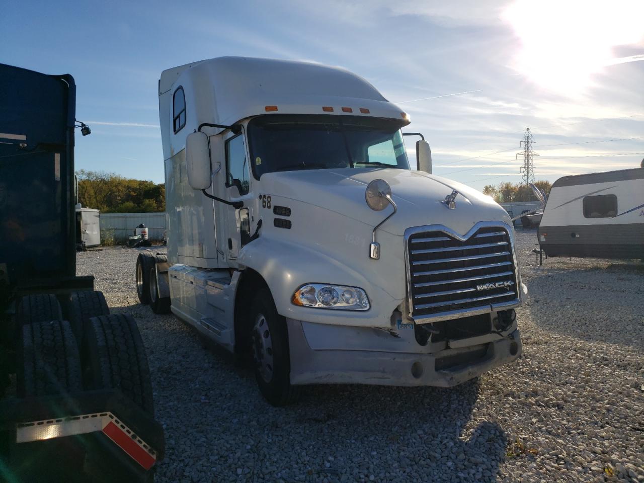 Lot #2979084930 2015 MACK 600 CXU600