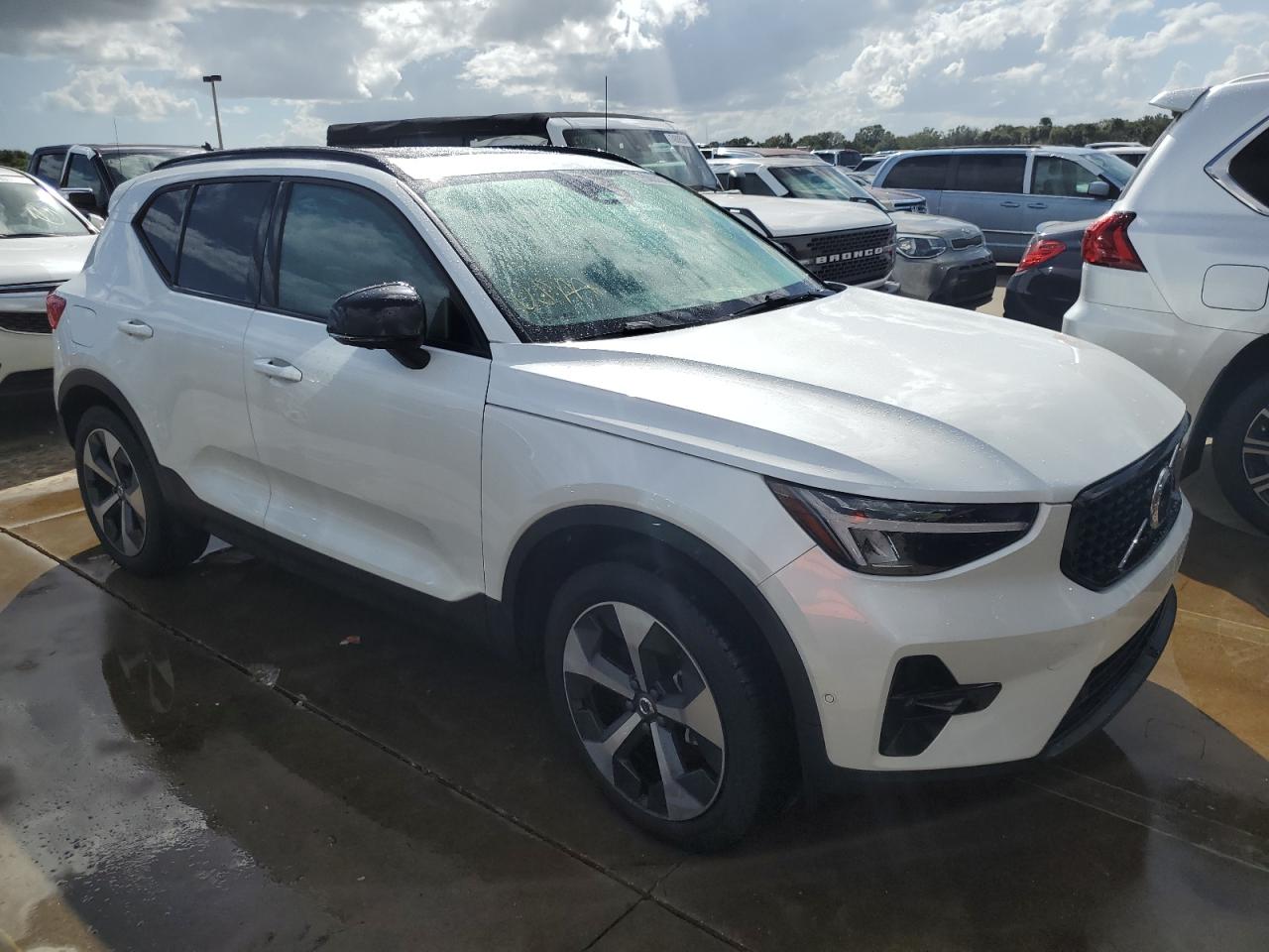 Lot #2990586702 2024 VOLVO XC40 PLUS