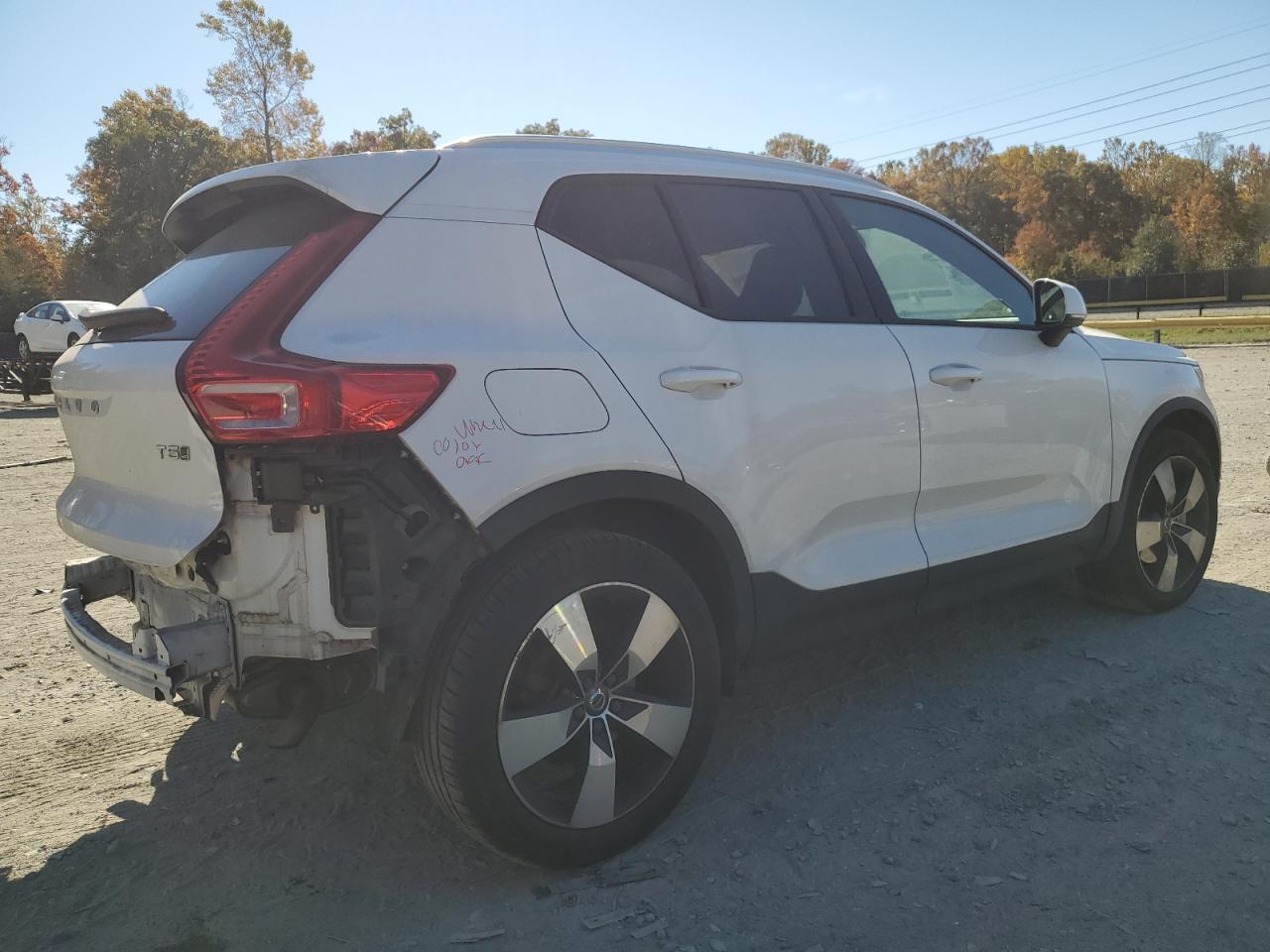 Lot #2976941596 2019 VOLVO XC40 T5 MO