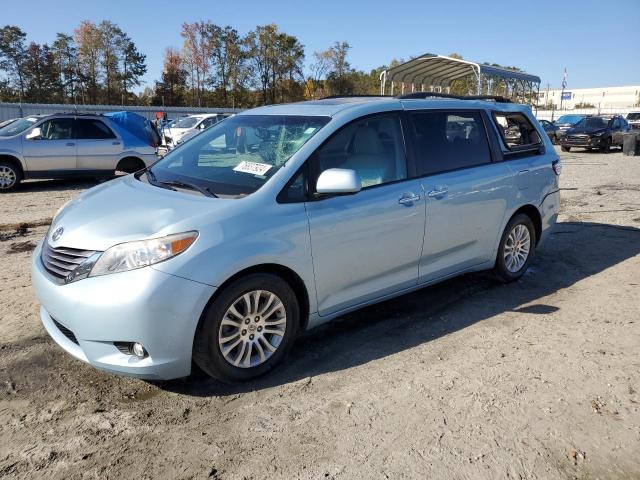 2017 TOYOTA SIENNA XLE 2017