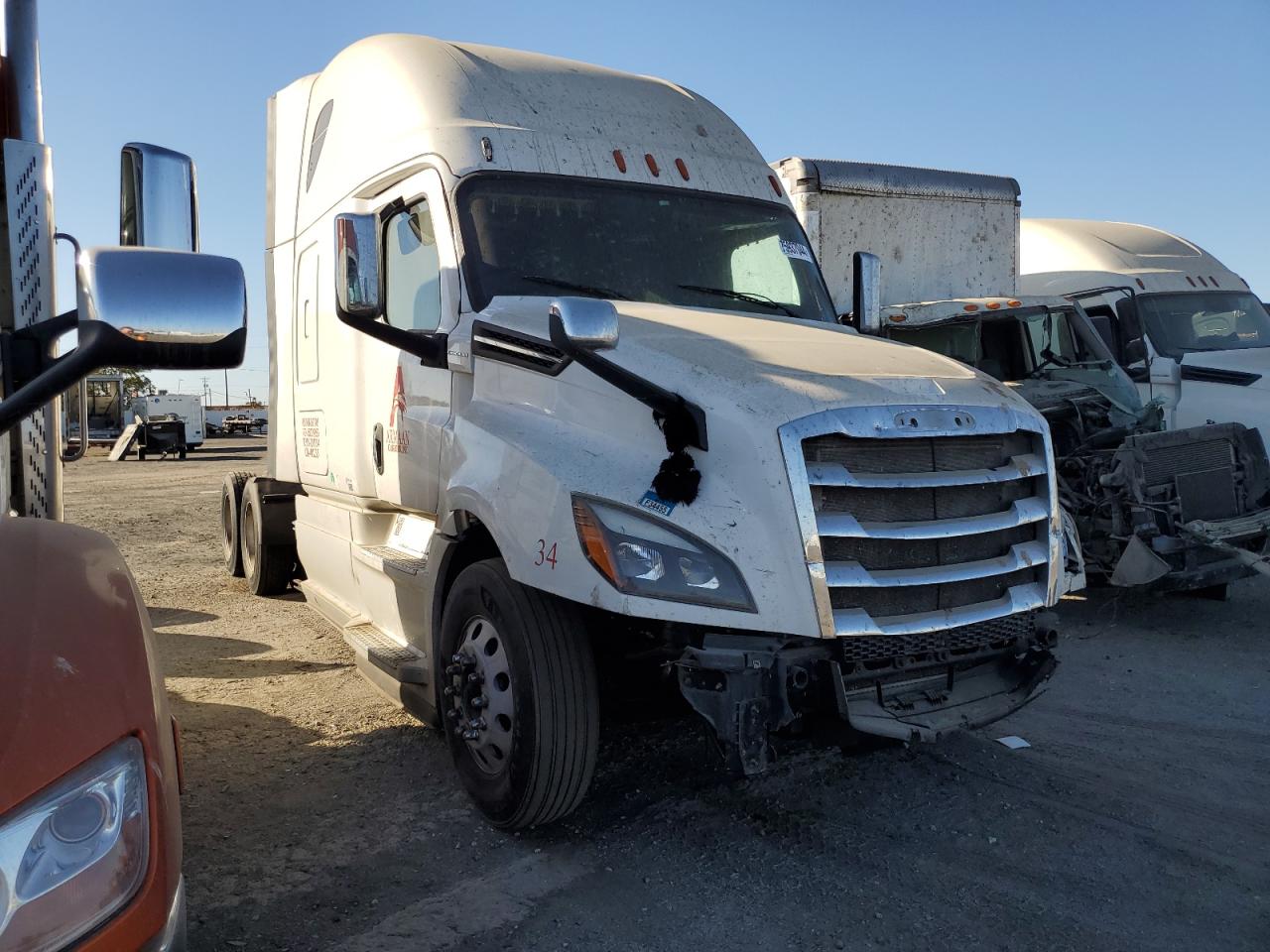 Lot #2989328617 2018 FREIGHTLINER CASCADIA 1