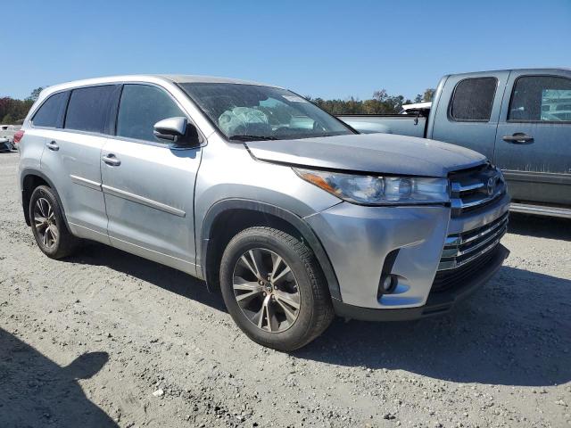 VIN 5TDBZRFH6JS913330 2018 Toyota Highlander, LE no.4