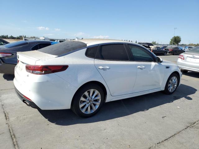 VIN 5XXGT4L30JG187694 2018 KIA Optima, LX no.3