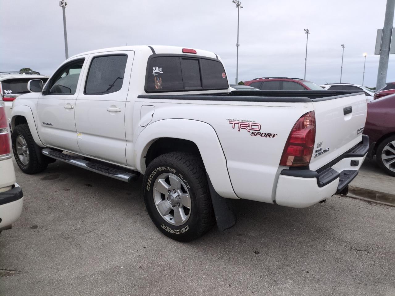 TOYOTA TACOMA DOU 2005 white crew pic gas 3TMJU62NX5M007305 photo #3