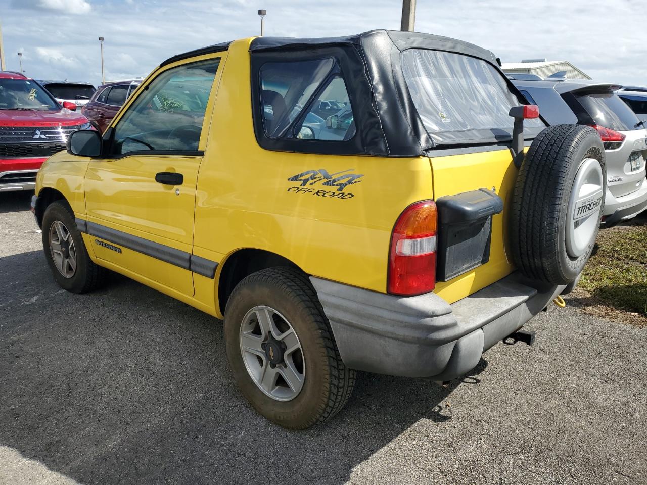 CHEVROLET TRACKER 2002 yellow  gas 2CNBJ18C326943340 photo #3