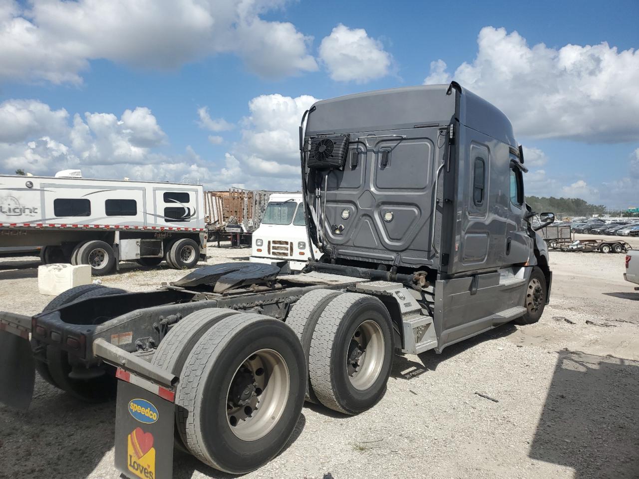 Lot #3029458740 2020 FREIGHTLINER CASCADIA 1