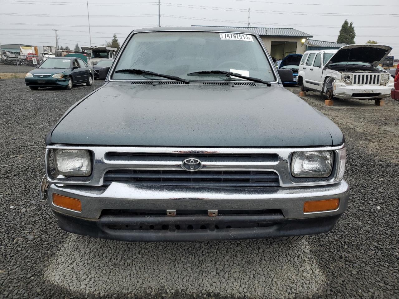 Lot #2942974285 1993 TOYOTA PICKUP 1/2