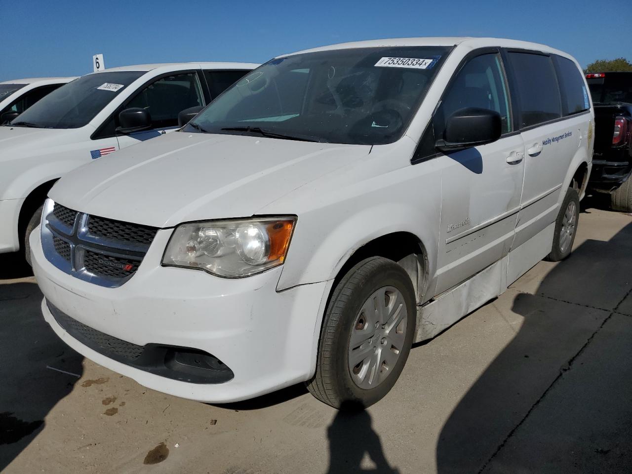 Lot #2925443429 2017 DODGE GRAND CARA