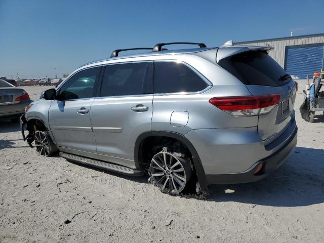 VIN 5TDKZRFH6HS193327 2017 Toyota Highlander, SE no.2