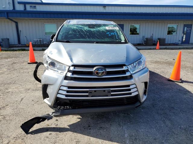 VIN 5TDZARFH7JS037342 2018 Toyota Highlander, LE no.5