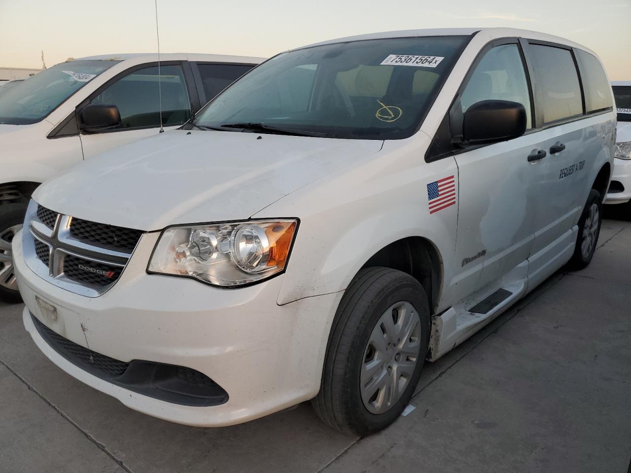 Lot #2925443446 2019 DODGE GRAND CARA