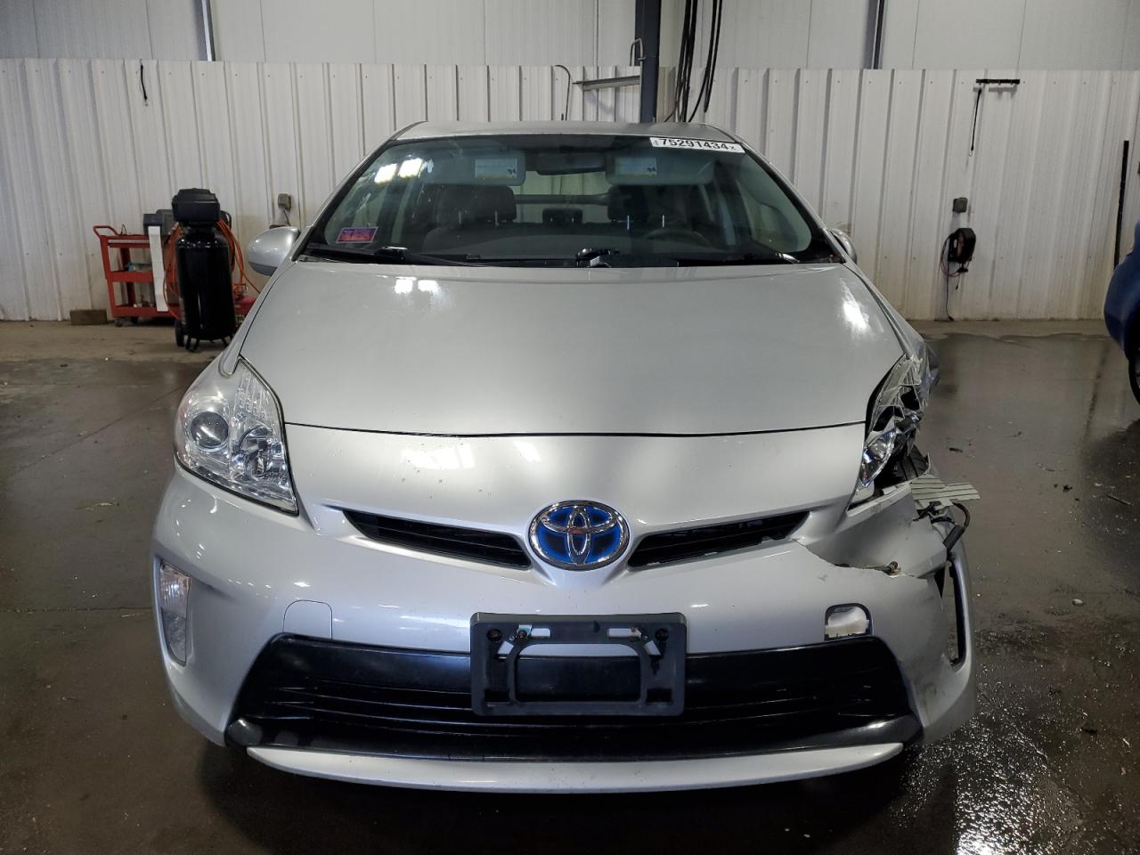 Lot #2907389028 2015 TOYOTA PRIUS