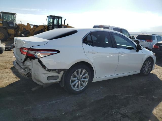 VIN 4T1B11HK7JU140747 2018 TOYOTA CAMRY no.3