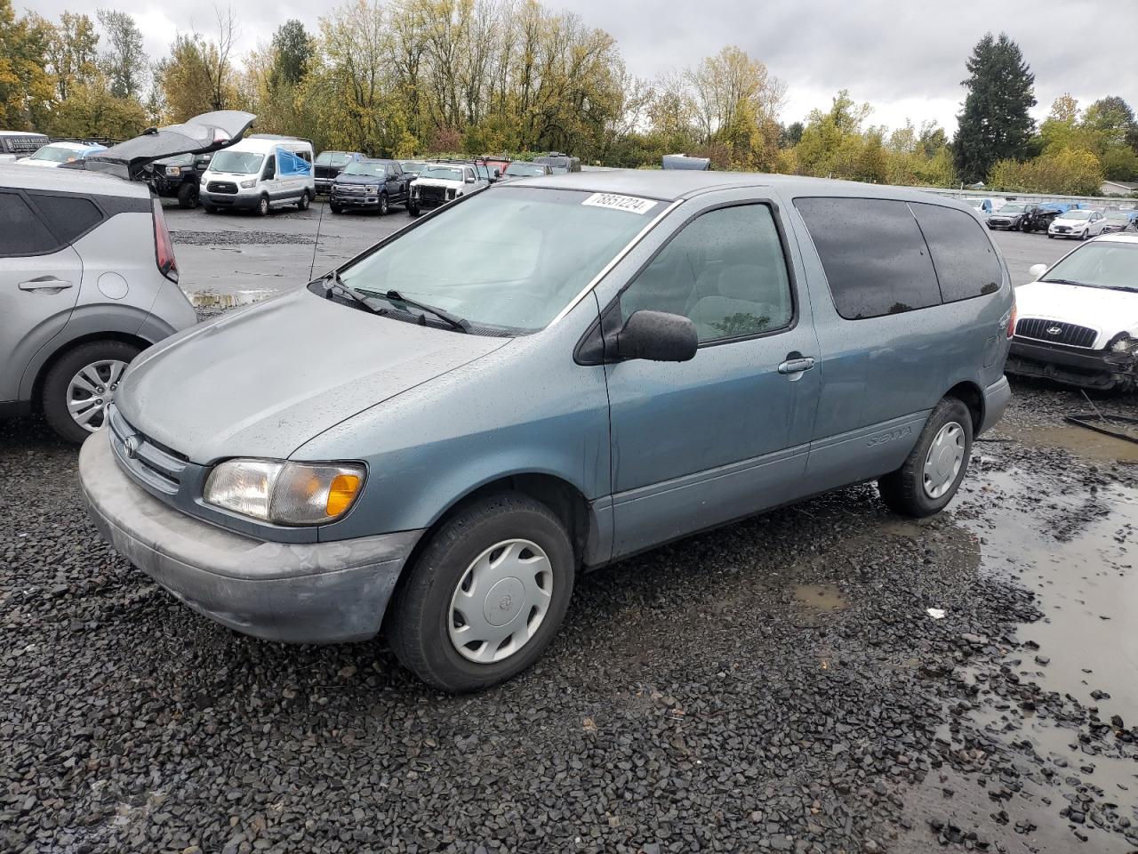 Lot #2986888766 2000 TOYOTA SIENNA CE